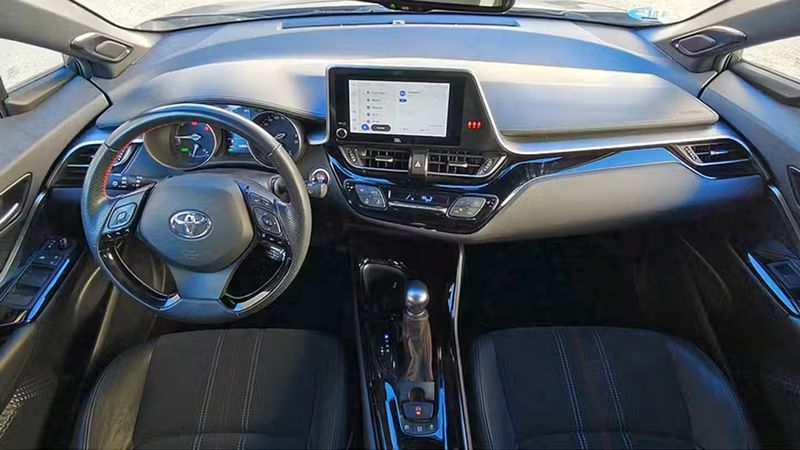 Toyota C-HR • 2022 • 51,255 km 7