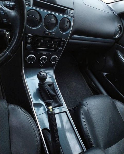 Mazda 2 • 2006 • 200,000 km 2