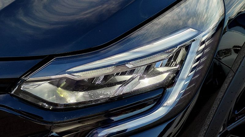 Renault Captur • 2023 • 17,890 km 13