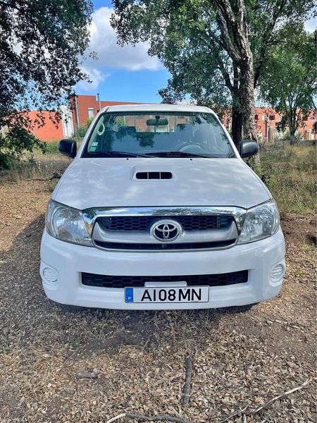 Toyota Hilux • 2011 • 140,000 km 2