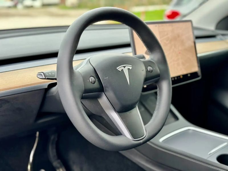 Tesla Model Y • 2022 • 45,000 km 11