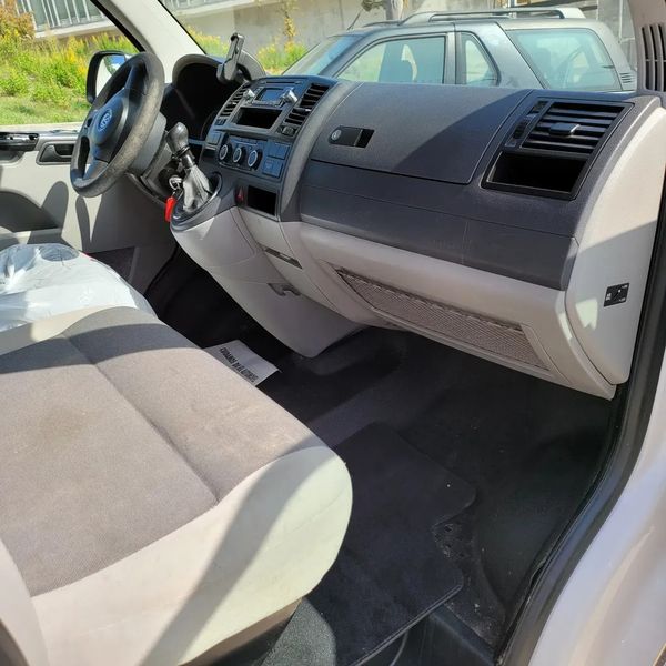 Volkswagen T5 Transporter Shuttle • 2015 • 496,704 km 4