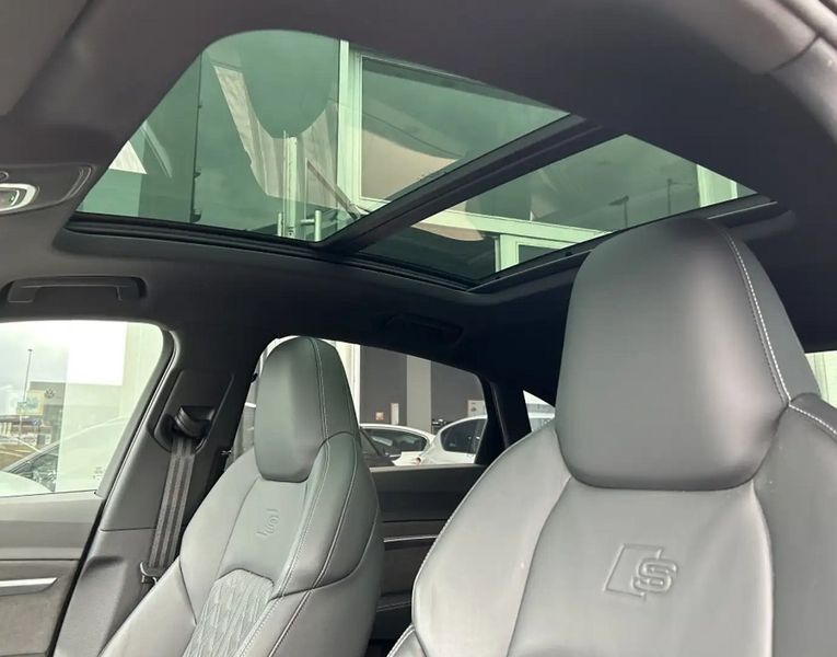 Audi e-tron • 2020 • 102,900 km 11