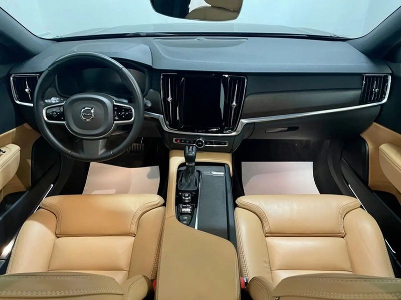 Volvo V90 • 2020 • 85,000 km 1