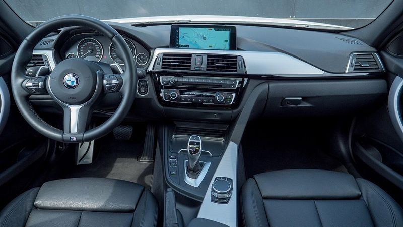 BMW 3 Series • 2017 • 142,500 km 5