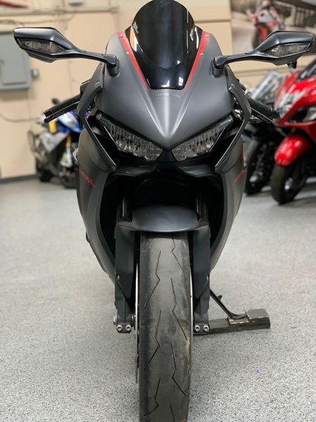 Honda cbr-1000rr • 2017 • 5,000 km 1