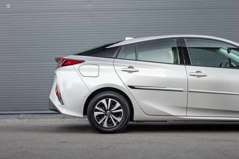 Toyota Prius • 2017 • 144,500 km 8