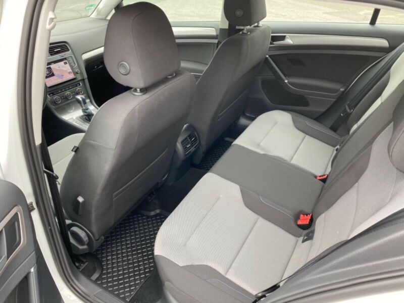 Volkswagen Golf • 2014 • 103,000 km 9