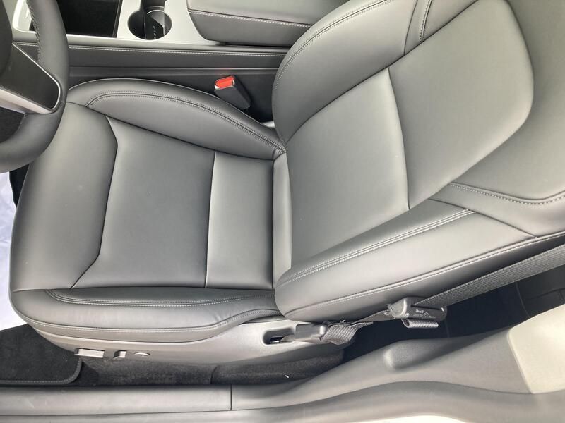 Tesla Model Y • 2024 • 2,458 km 22