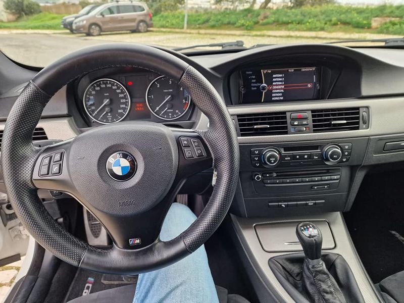 BMW 328i • 2009 • 117,000 km 4