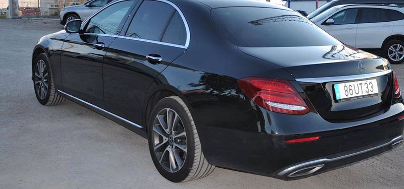 Mercedes-Benz E • 2018 • 100,000 km 1