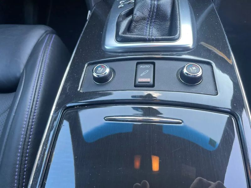 Infiniti QX70 • 2015 • 192,000 km 12