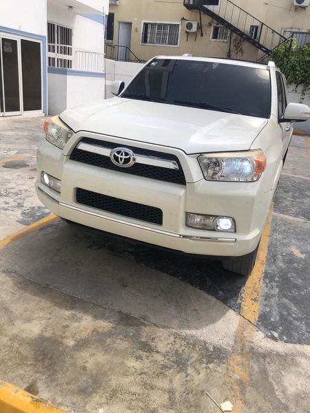 Toyota 4 Runner Limited • 2013 • 109,950 km 2