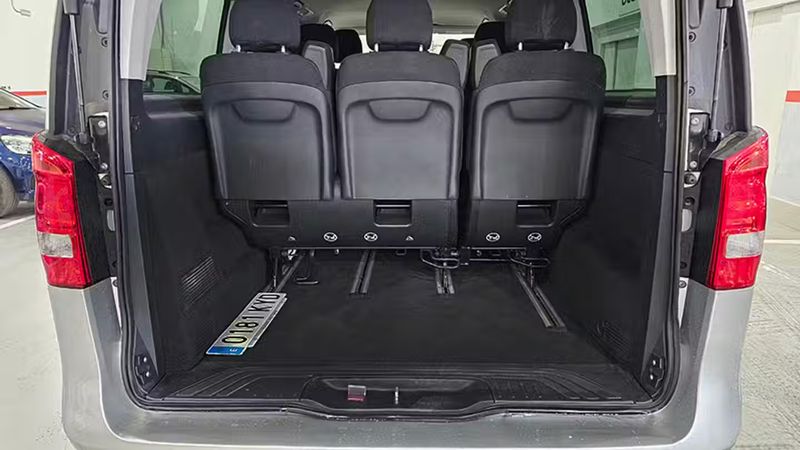 Mercedes-Benz 310 Van • 2019 • 134,431 km 9