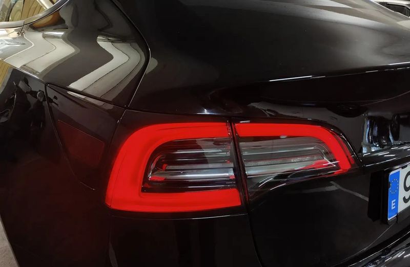 Tesla Model 3 • 2023 • 27,523 km 9