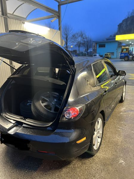 Mazda 3 • 2005 • 200,000 km 6