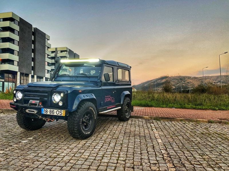 Land Rover Defender • 2000 • 133,000 km 1