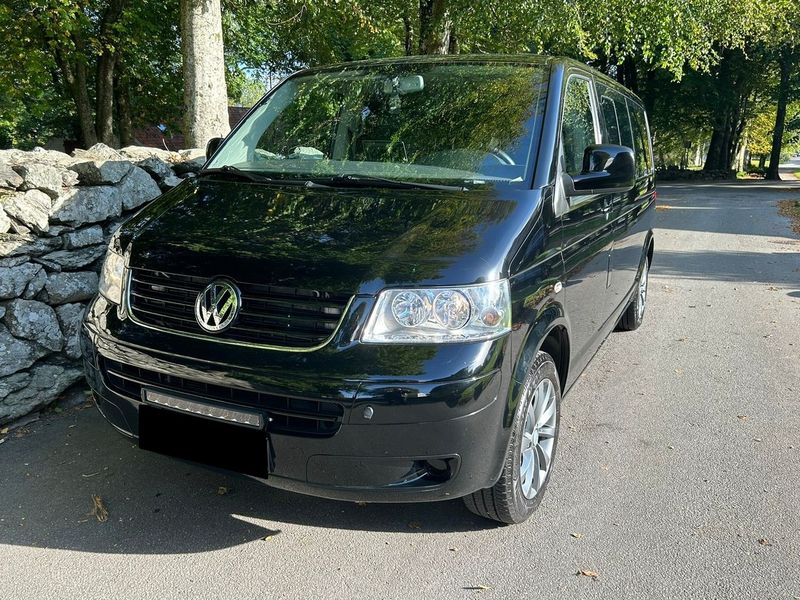 Volkswagen Caravelle • 2009 • 182,000 km 1