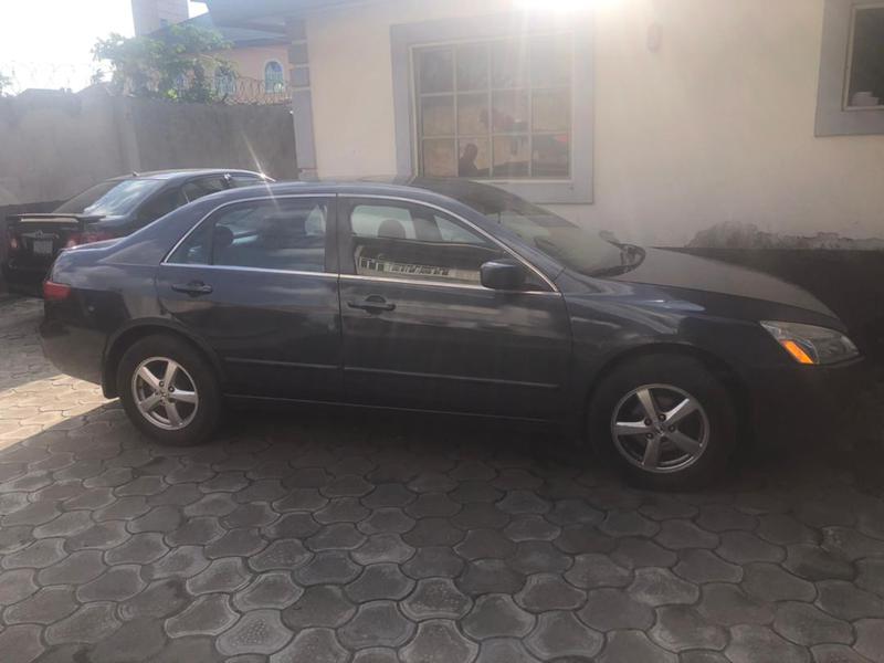 Honda Accord • 2005 • 200,000 km 3