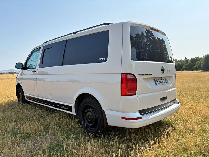 Volkswagen T5 Transporter Shuttle • 2016 • 235,200 km 1