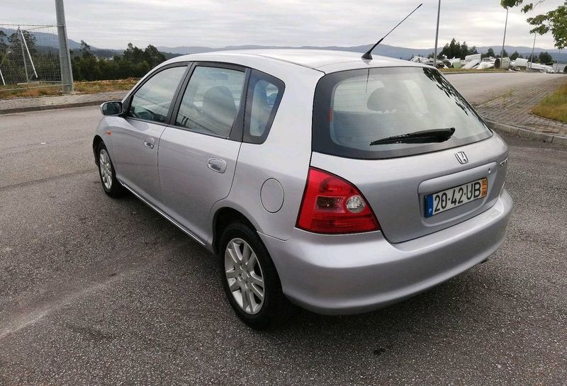 Honda Civic • 2002 • 170,000 km 4