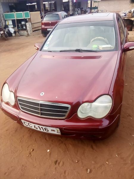Mercedes-Benz C-Class • 2005 • 245,000 km 1