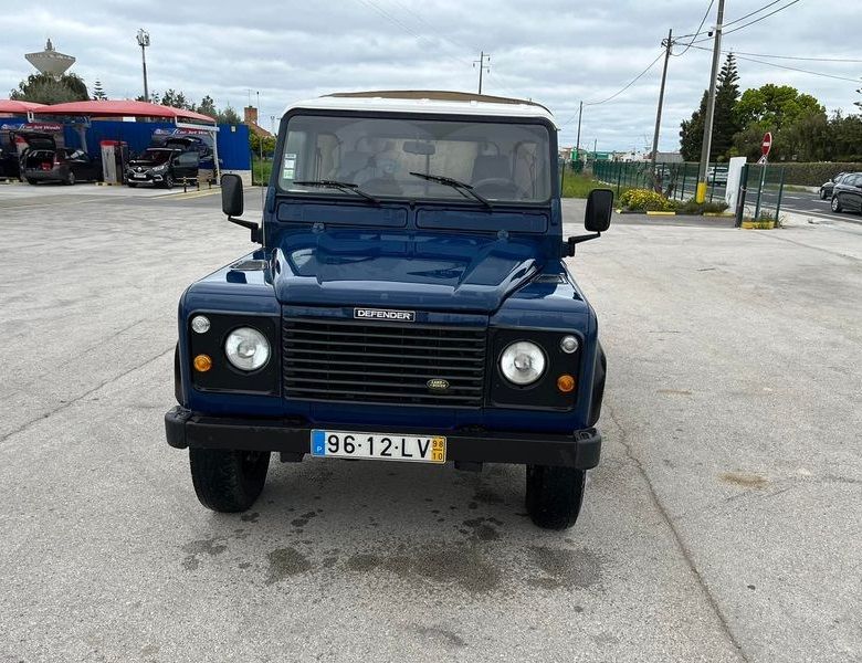 Land Rover Defender • 2009 • 89,000 km 1