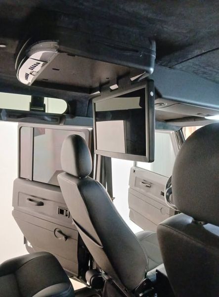 Land Rover Defender • 2015 • 21,000 km 4