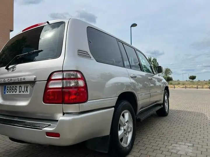Toyota Land Cruiser • 2005 • 150,000 km 5
