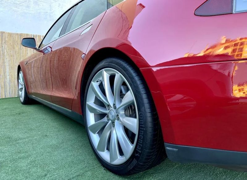 Tesla Model S • 2013 • 80,100 km 8