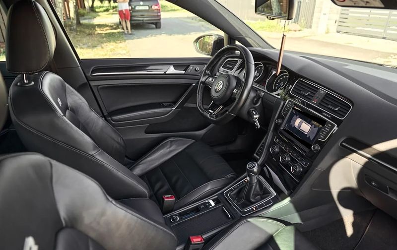 Volkswagen Golf R • 2015 • 187,000 km 10