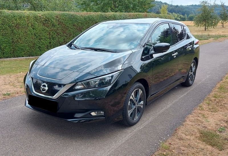 Nissan Leaf • 2022 • 16,100 km 2