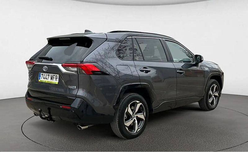 Toyota RAV4 • 2023 • 25,000 km 4