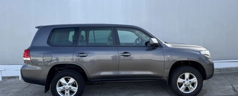Toyota Land Cruiser • 2008 • 250,000 km 5