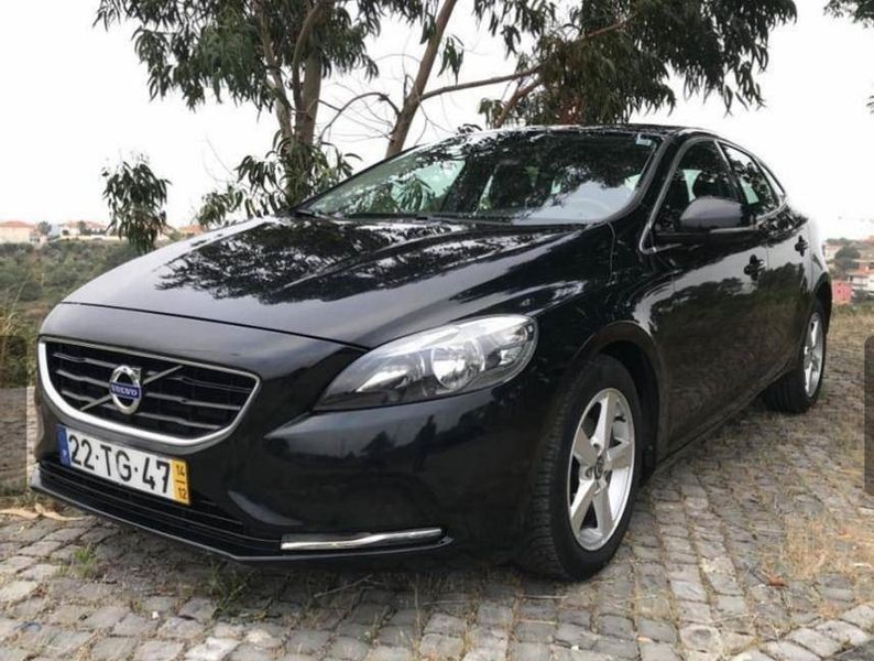 Volvo V40 • 2014 • 200,000 km 1