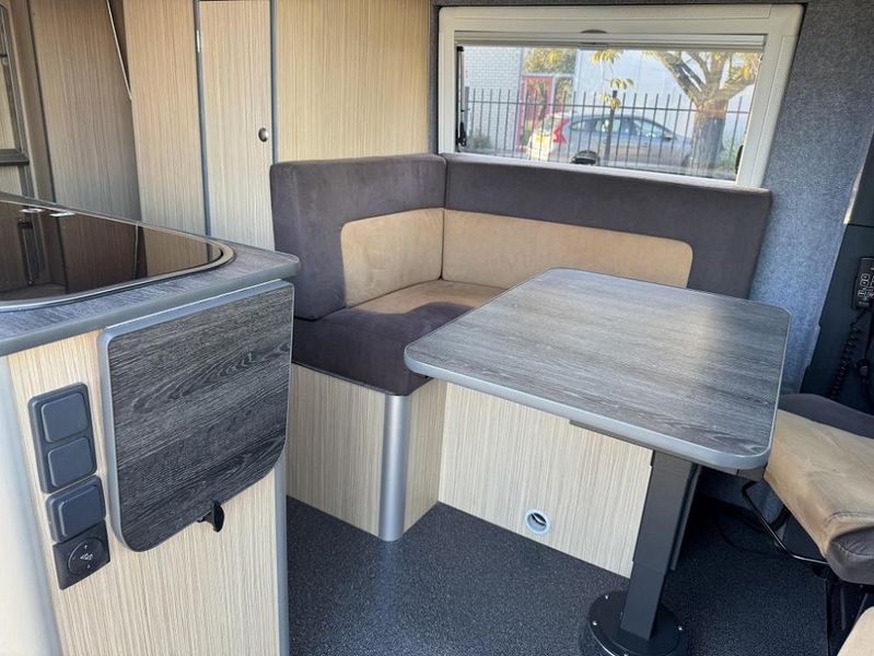 Mercedes-Benz Sprinter • 2020 • 146,128 km 4