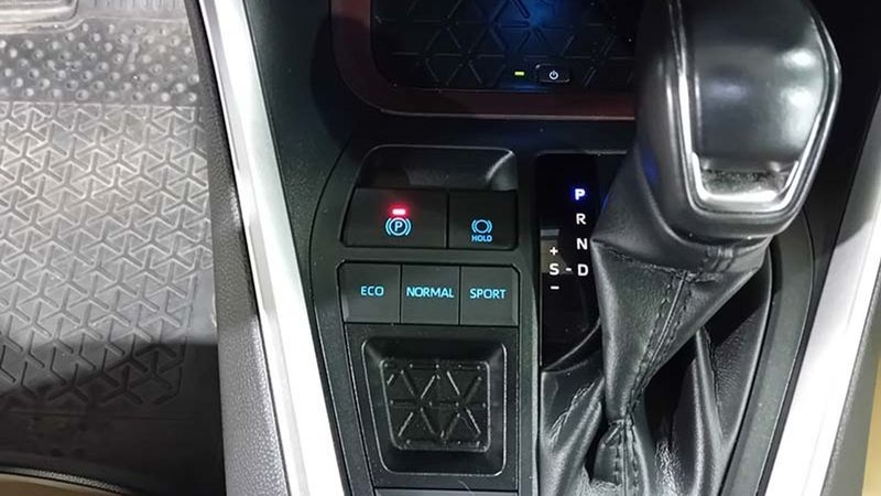 Toyota RAV4 Hybrid • 2020 • 10,501 km 34