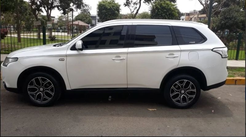 Mitsubishi Outlander • 2015 • 120,000 km 5