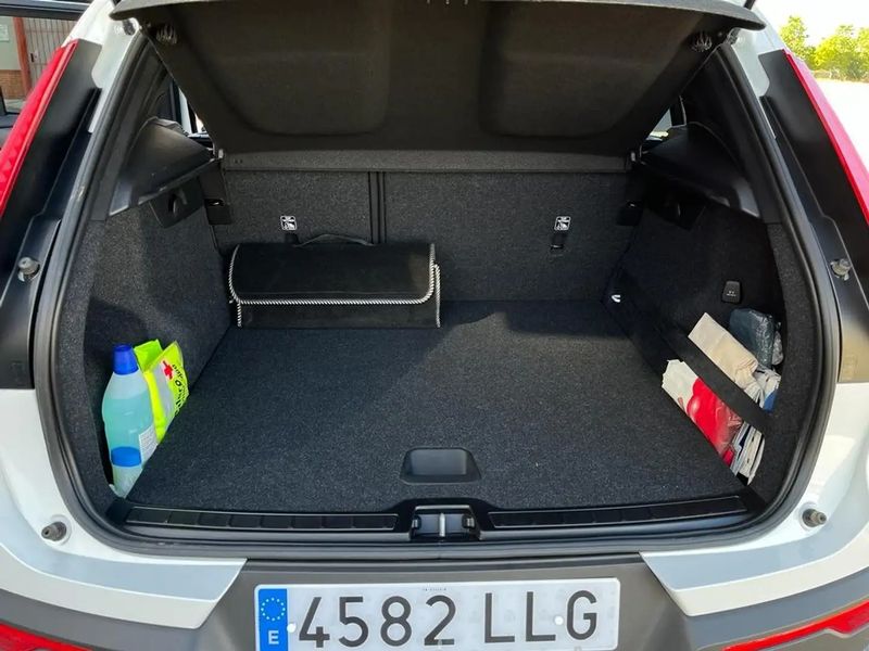 Volvo XC40 • 2020 • 46,200 km 3