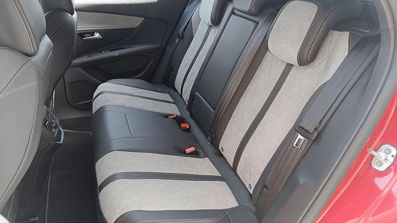 Peugeot 3008 • 2020 • 31,126 km 11