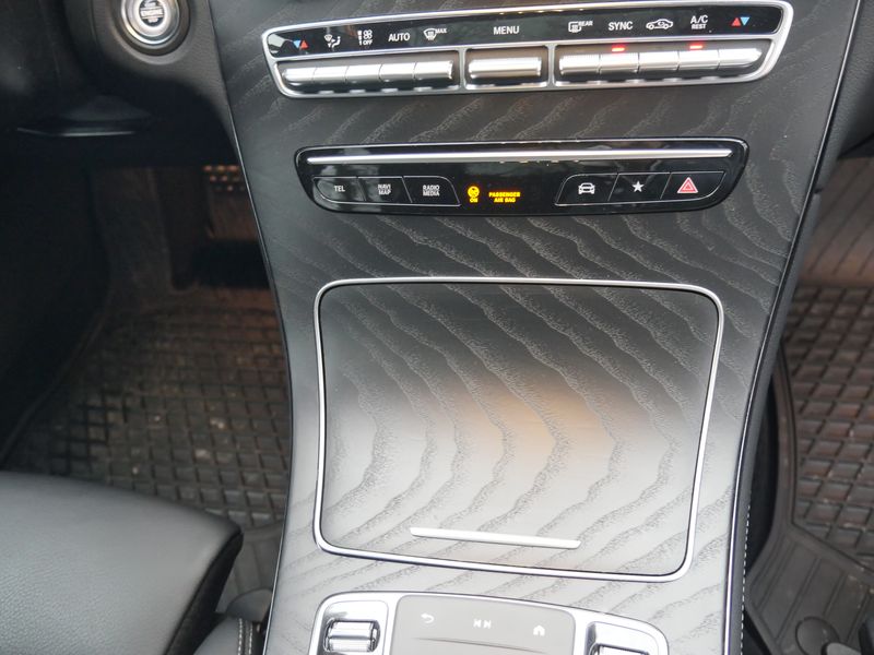 Mercedes-Benz GLC-Class • 2020 • 18,000 km 27