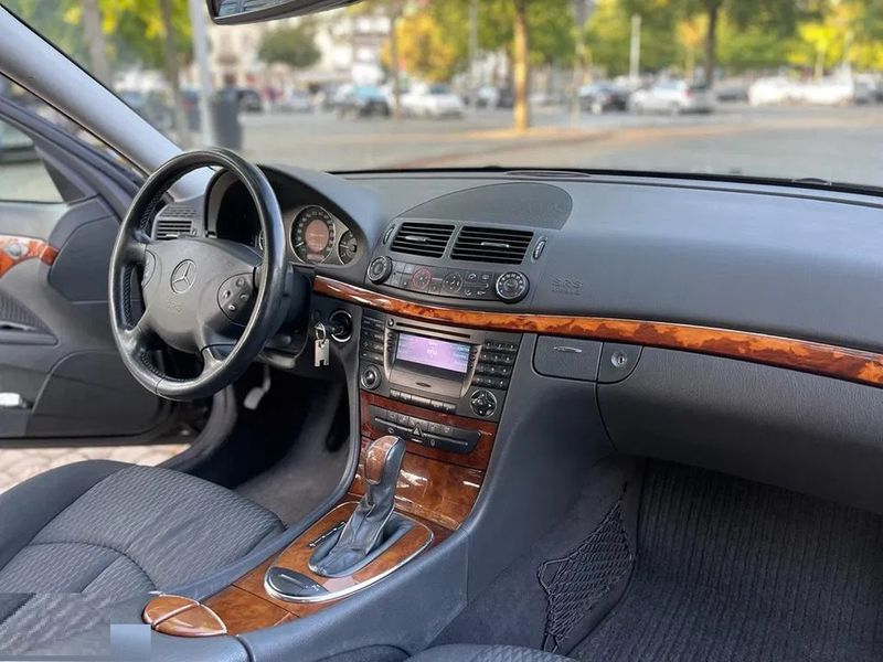 Mercedes-Benz E-Class • 2004 • 275,000 km 2