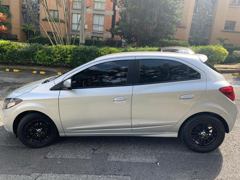 Chevrolet Onix • 2018 • 26,000 km 3