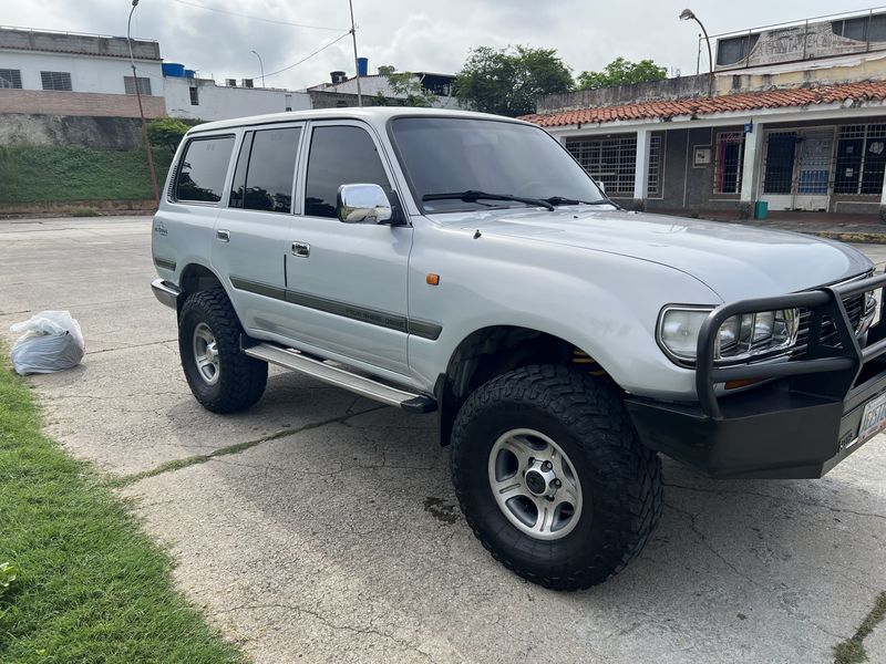 Toyota Land Cruiser • 1997 • 240,000 km 3