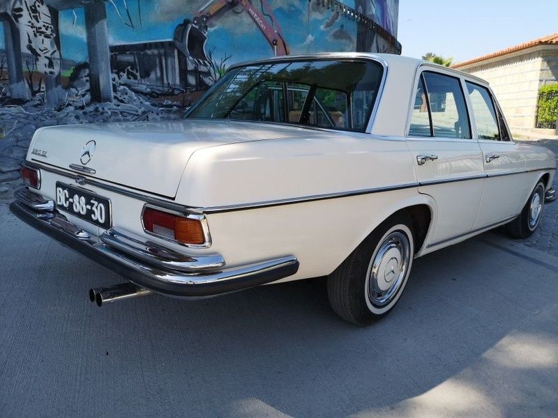 Mercedes-Benz 200 - 300 • 1970 • 17,000 km 3