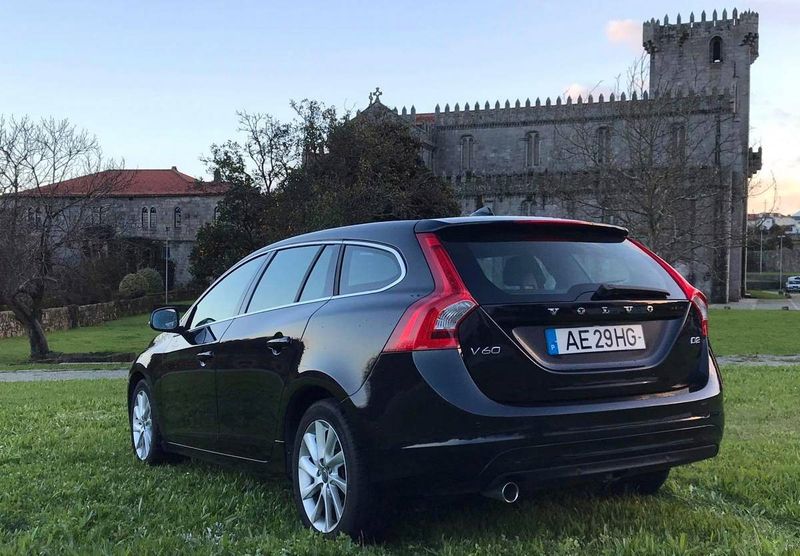 Volvo V60 • 2015 • 130,000 km 4