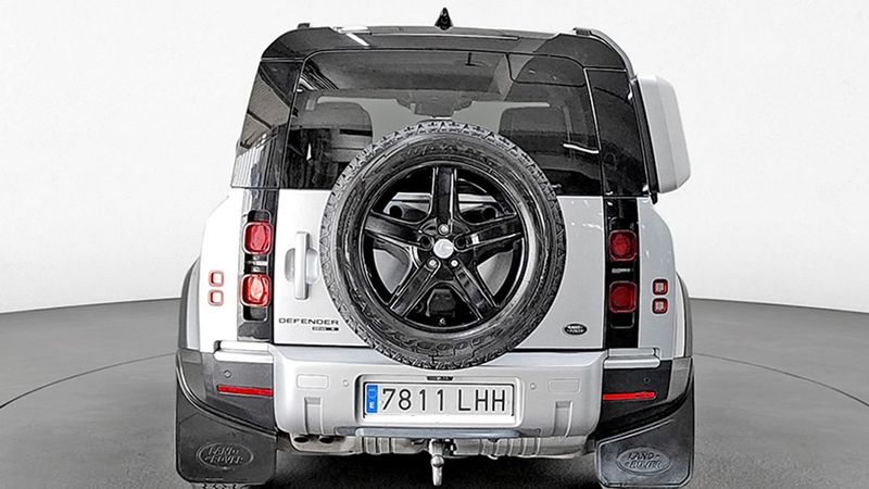 Land Rover Defender • 2020 • 70,205 km 10