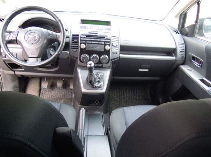 Mazda 5 • 2010 • 128,000 km 3