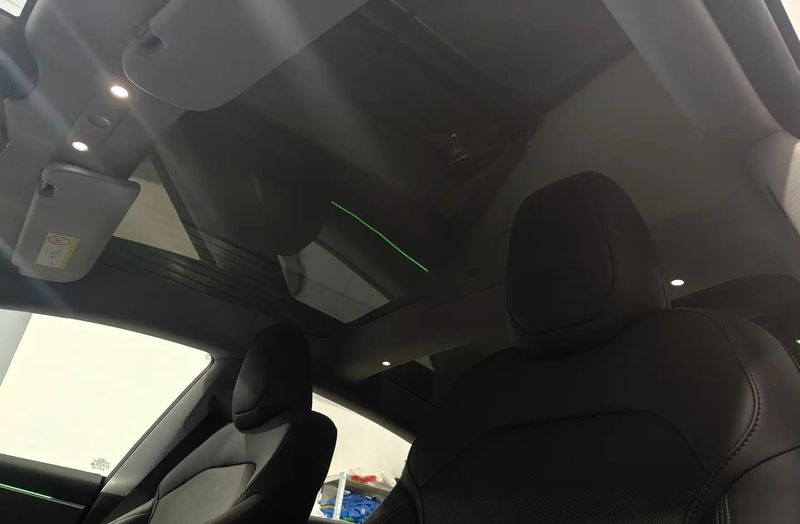 Tesla Model 3 • 2024 • 26,061 km 3