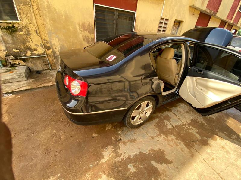 Volkswagen Passat • 2009 • 183,899 km 4